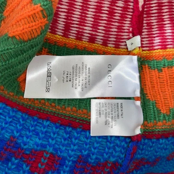 I’m selling this gucci poncho because, my daughter doesn’t like turtle necks. - Picture 3 of 5